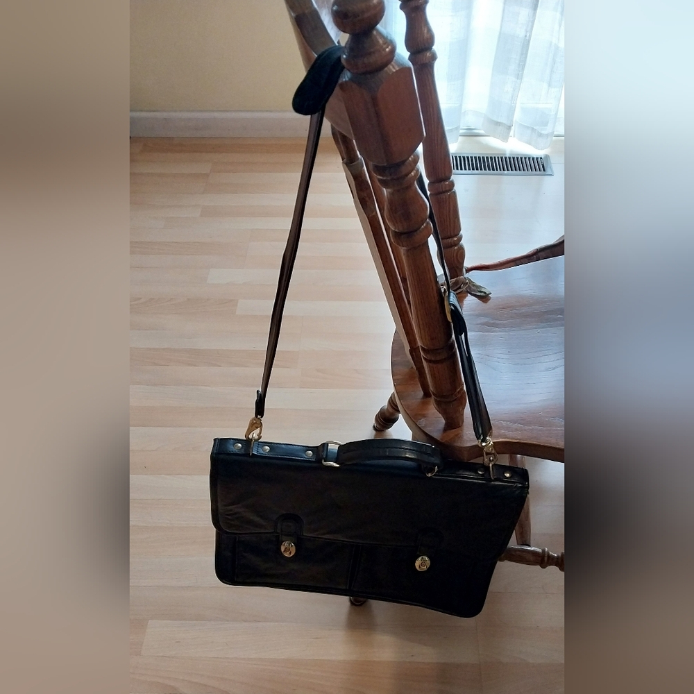 Vintage  Black Leather Shoulder Briefcase Bag